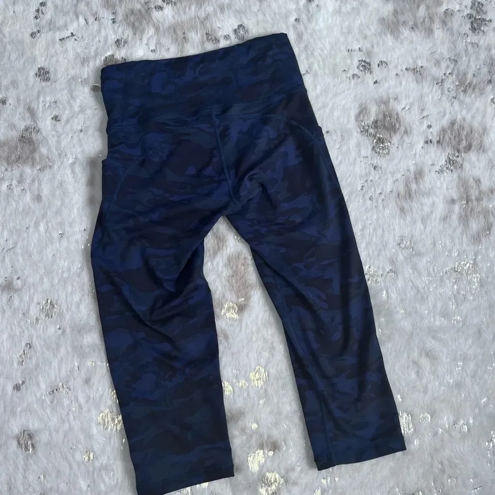 EUC Dark Camo Capri Yoga Leggings with Two Side Pockets and Interior Back Pocket